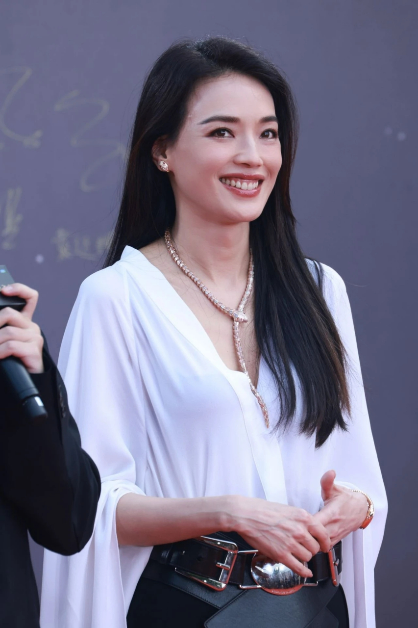 舒淇真的是一如既往的年轻. 爱笑的女孩运气真的不会差!