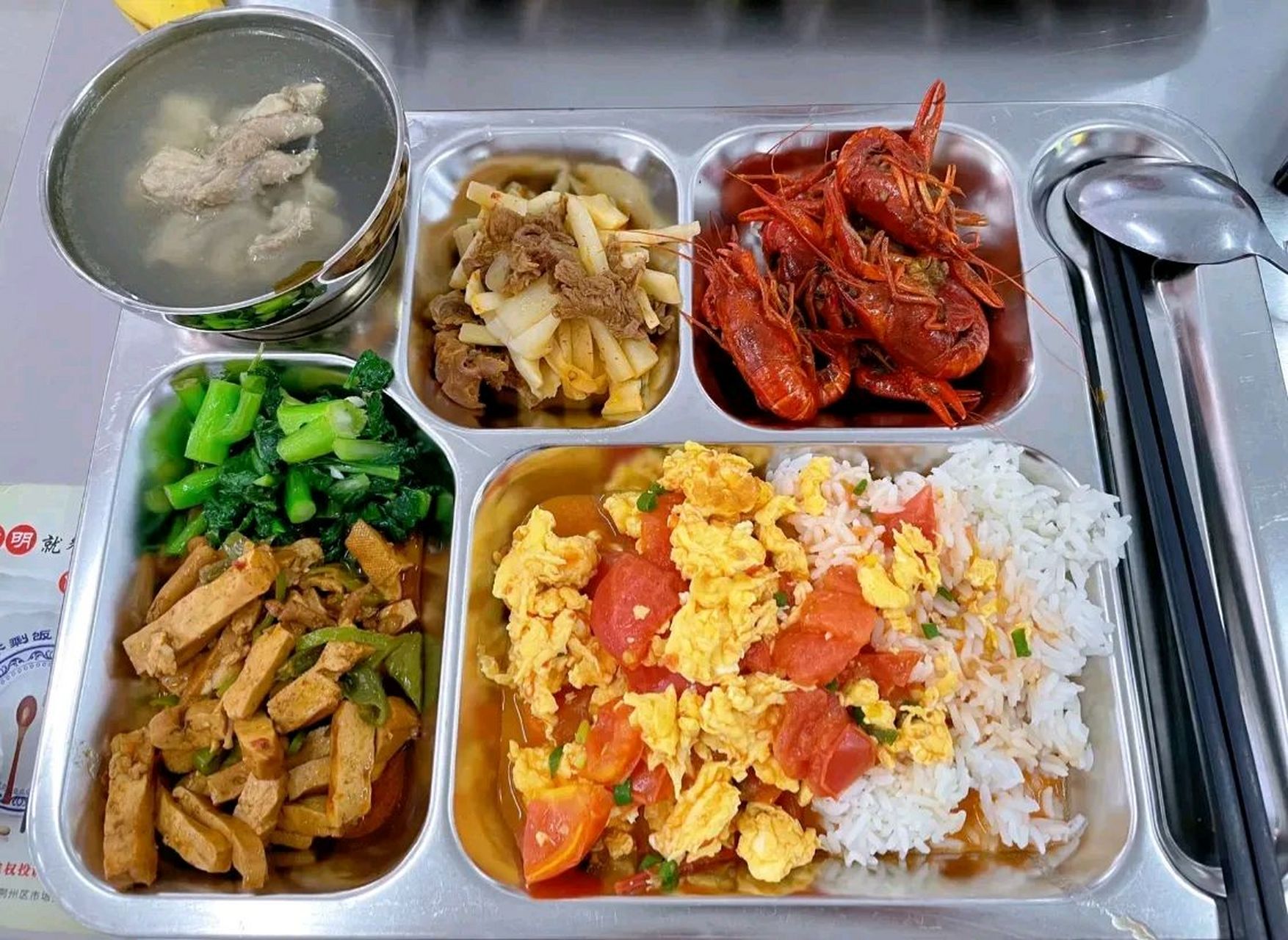 图一,某单位公务员食堂饭菜 图二,某央企食堂一周的饭菜 图三,某机关