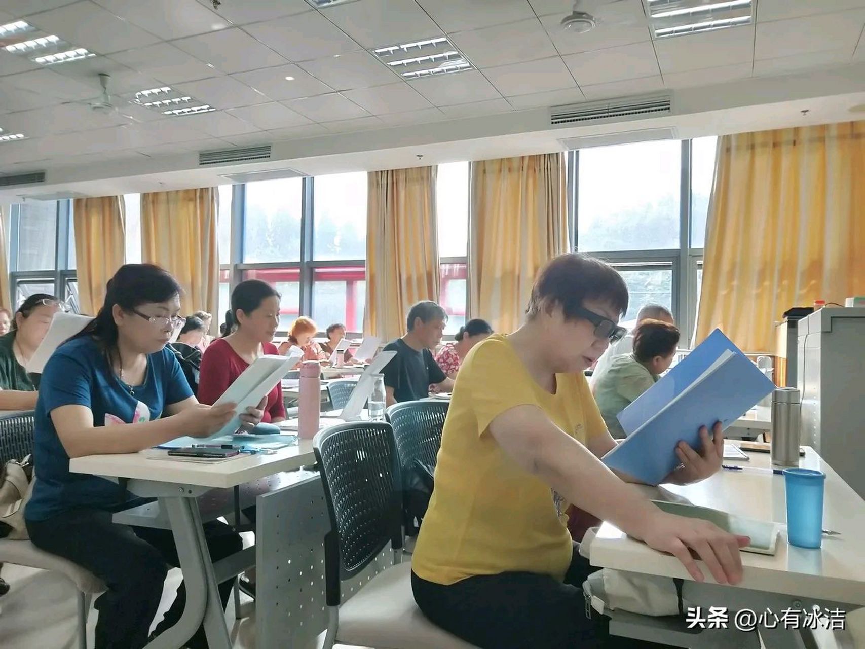 最幸福的一群人 现在最幸福的人不是中小学生工人农民,也不是医生护士