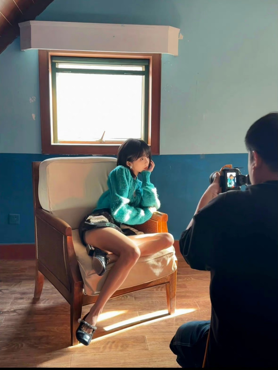 宋伊人  高跟凉鞋美腿[亲吻][亲吻]