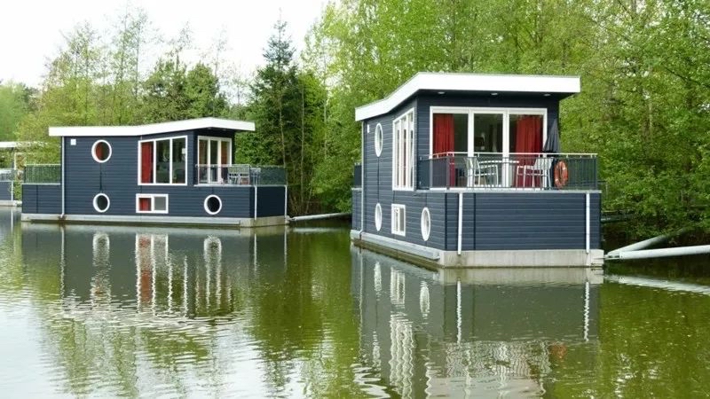 分享几款水上小木屋