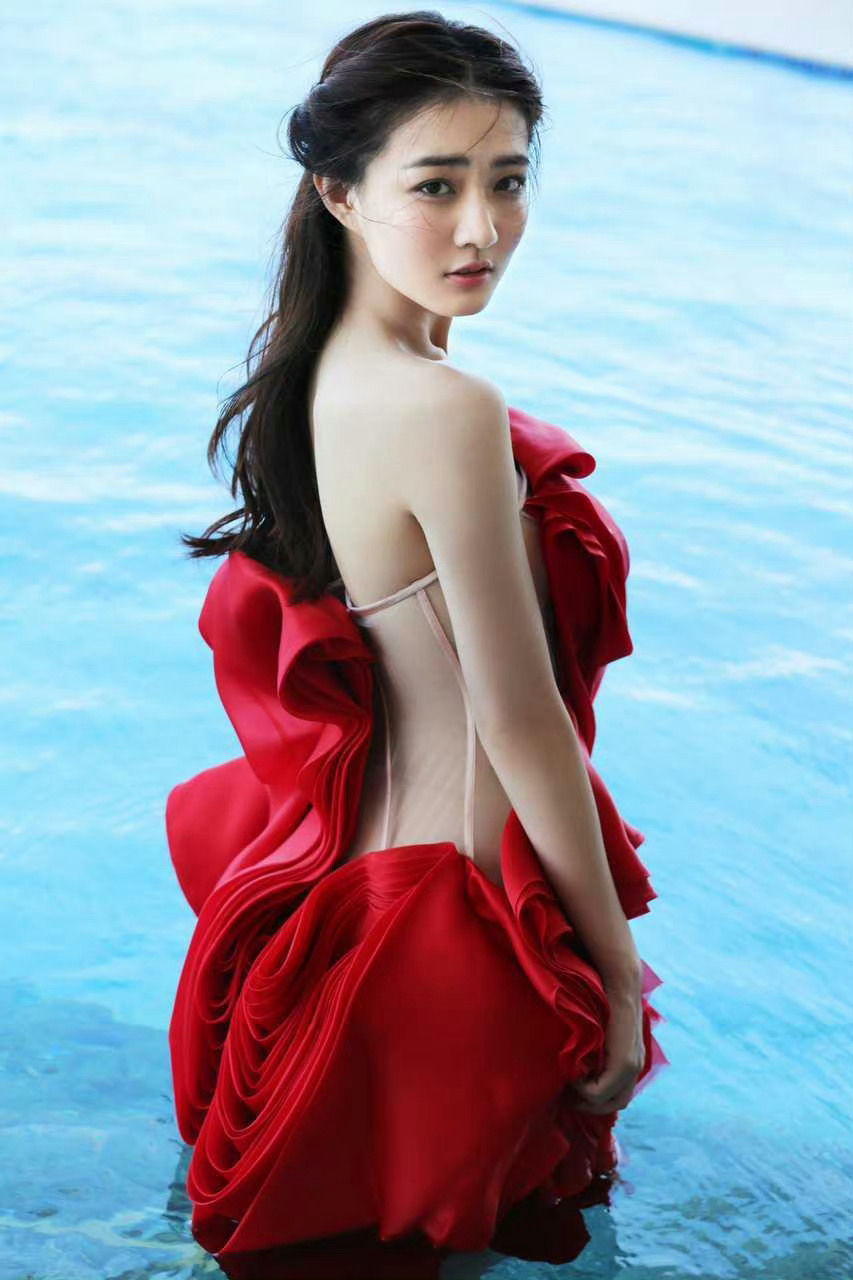 徐璐泳装93  后几张不知道什么时候的 676767#徐璐