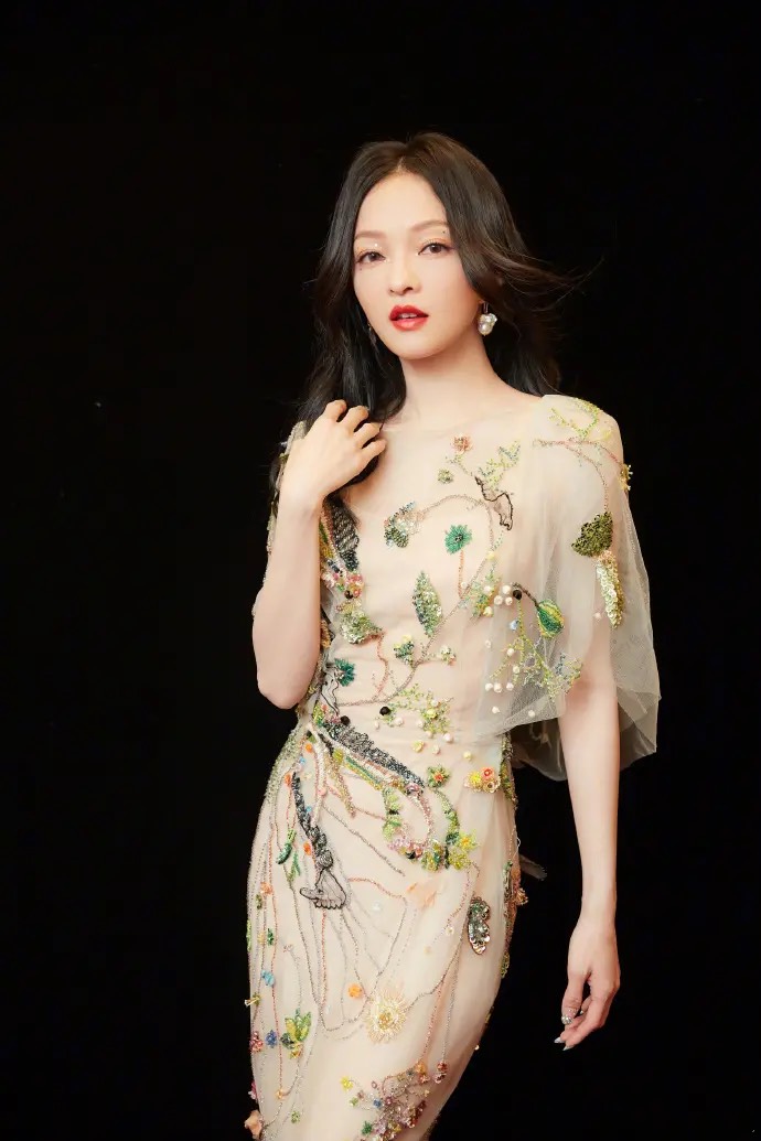 张韶涵古典刺绣透视装写真