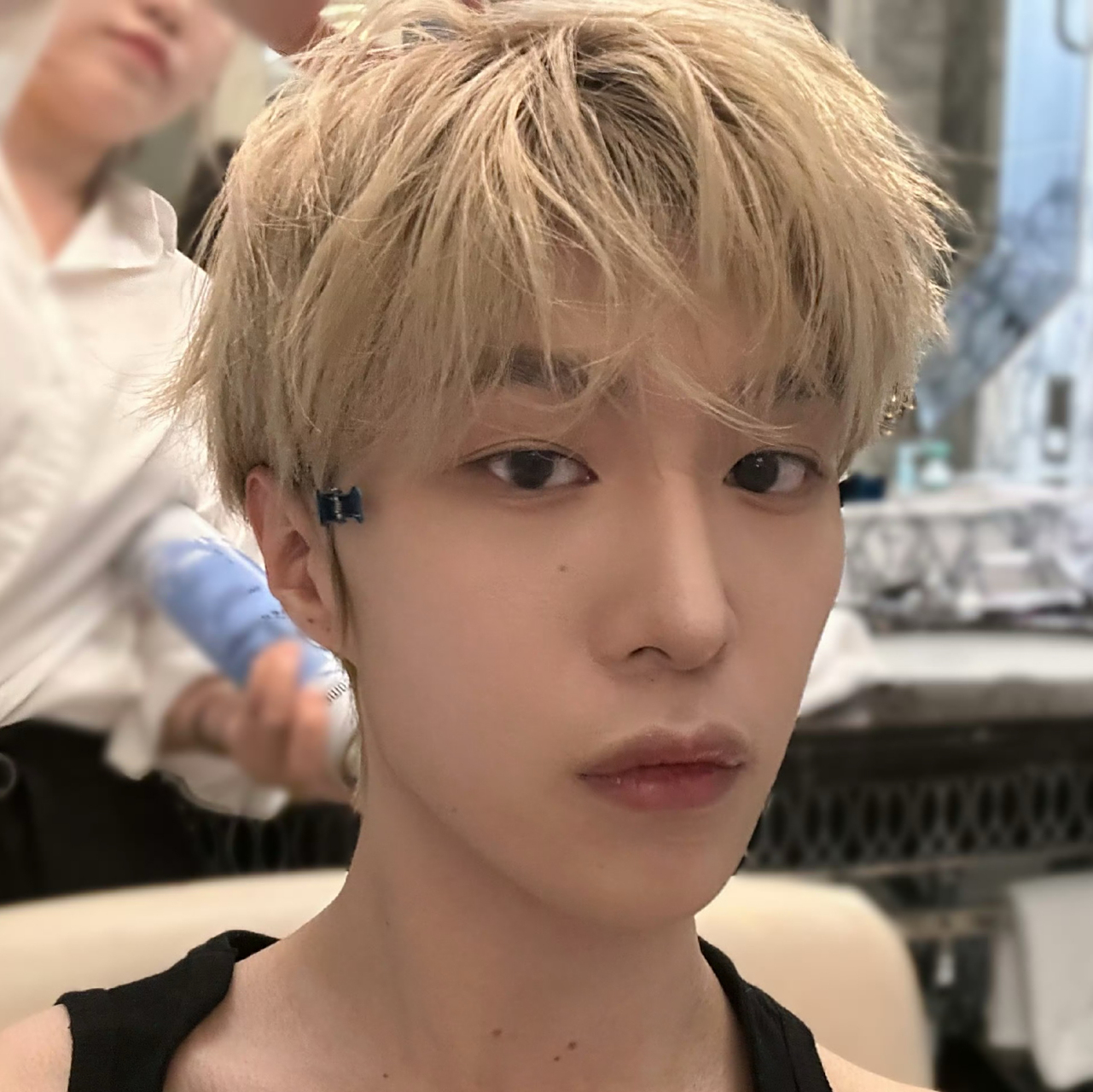 这金发男人也太帅了[期待]#范丞丞