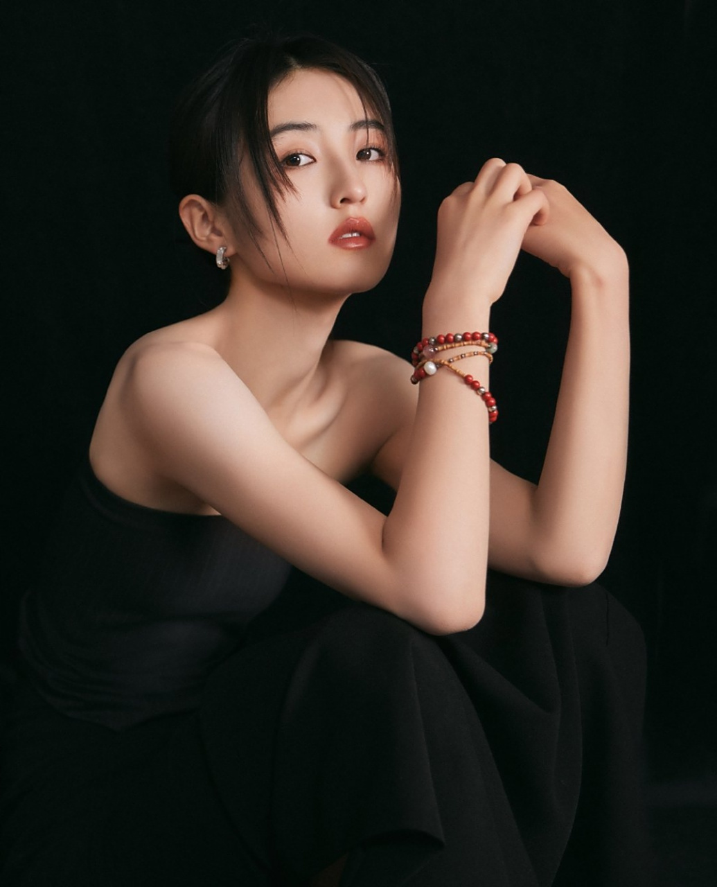 张子枫# 甜美清纯的容颜,白皙细嫩的肩颈线,窈窕曼妙的凹凸身材,丰满