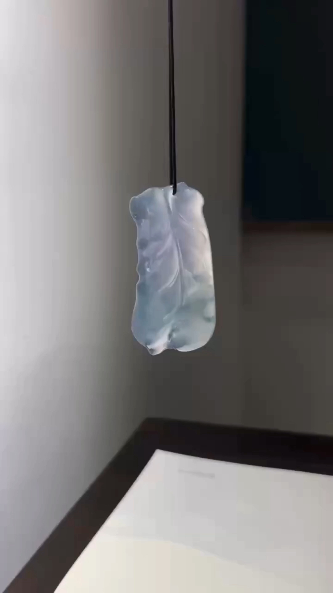 随形叶子翡翠吊坠,和你一样,拥有八块小腹肌.