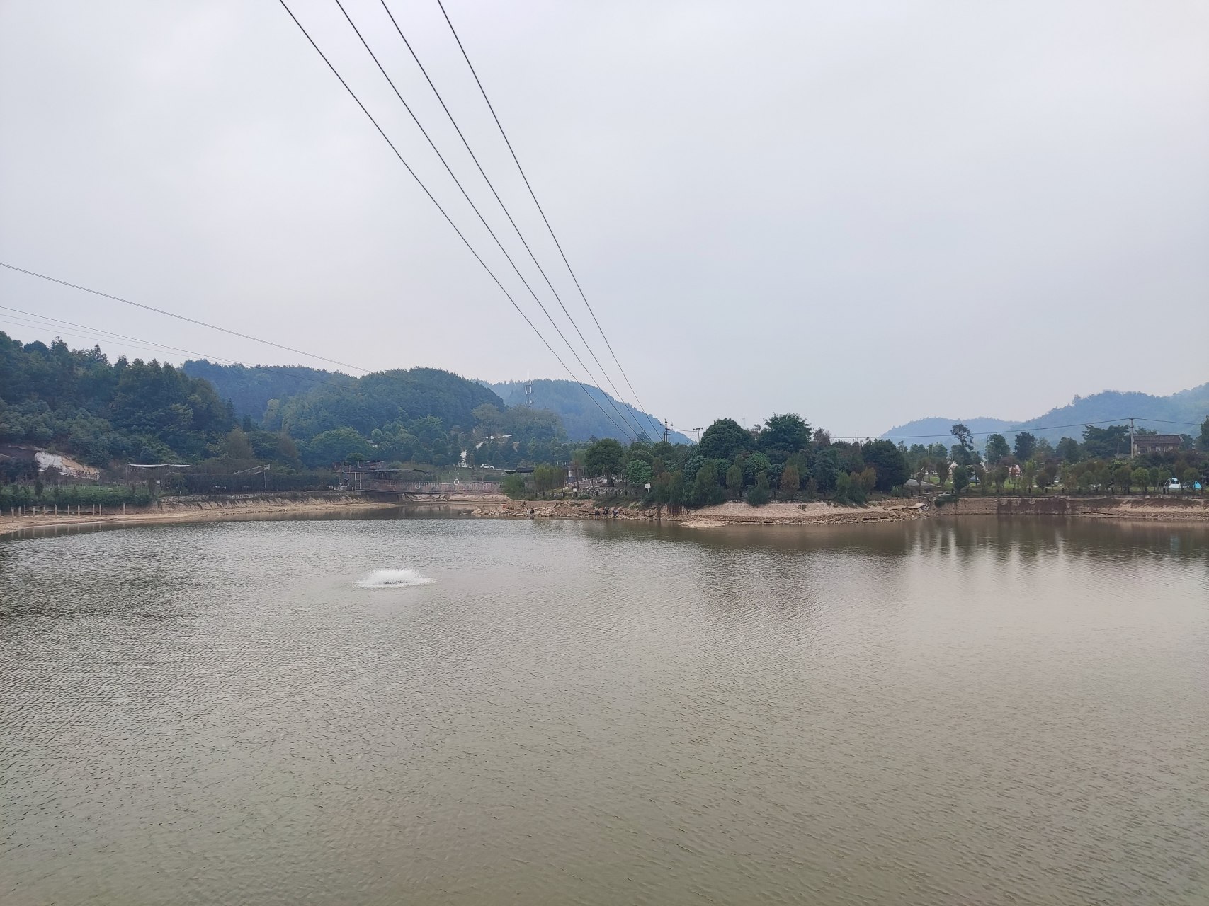 重庆太寺垭森林公园位于沙坪坝区中梁镇新发村,坐落于中梁山山脉北部