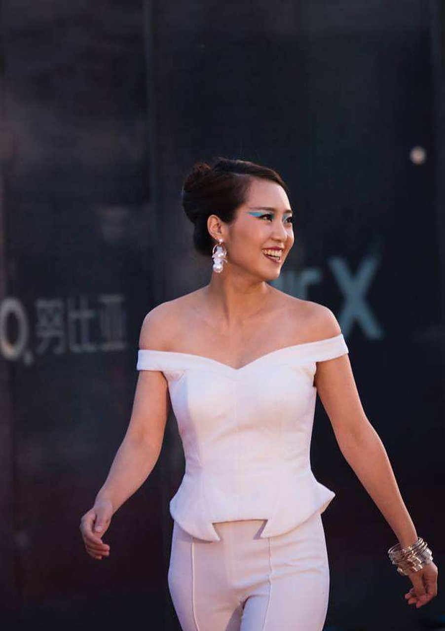 刀郎徒弟云朵,原名谢春芳,羌族,1987年2月出生于四川省阿坝藏族羌族