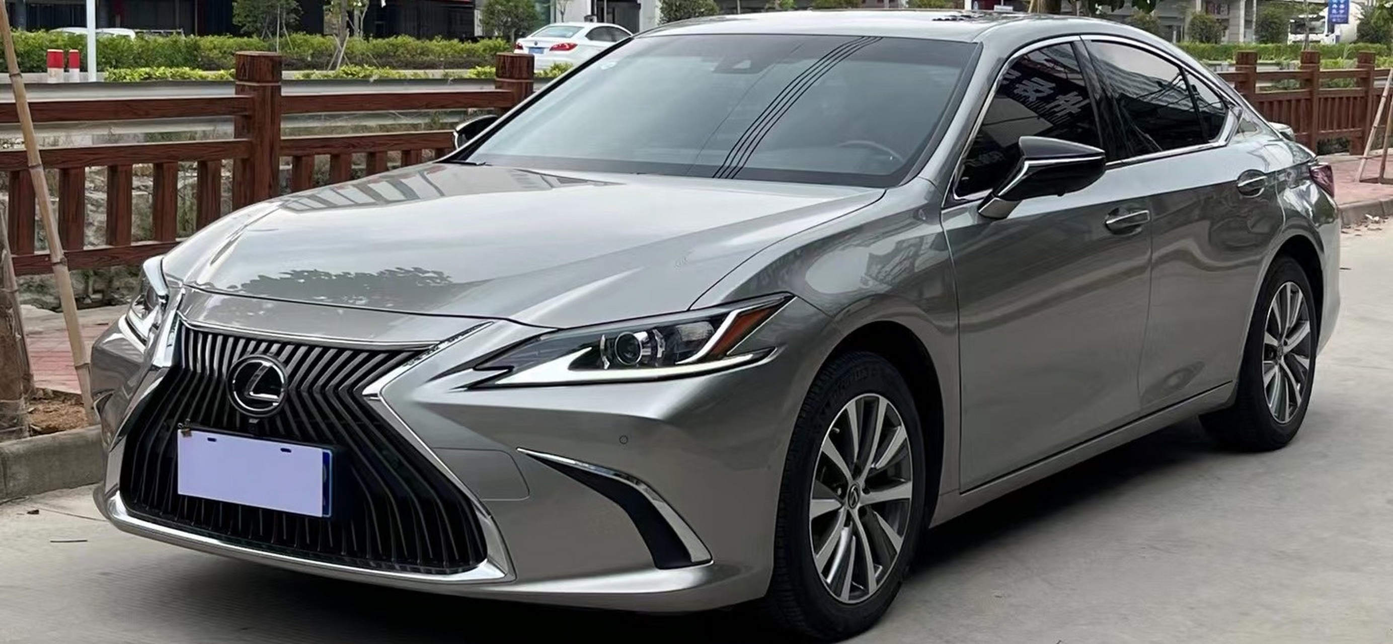 2021年7月上牌  雷克萨斯es260 2.5l卓越版 全程4 s保养2.