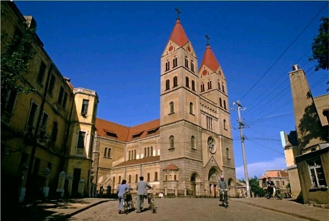山东青岛老照片,80年代城市风貌,街头景象流出!看看有多迷人