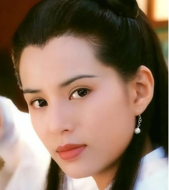 巩俐卸妆后,李若彤卸妆后,玲花卸妆后,网友回复:差距也太大了