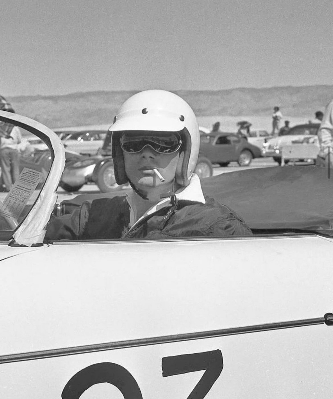 永恒偶像詹姆斯·迪恩 (james dean) 于 1955 年 3 月访问棕榈泉期间