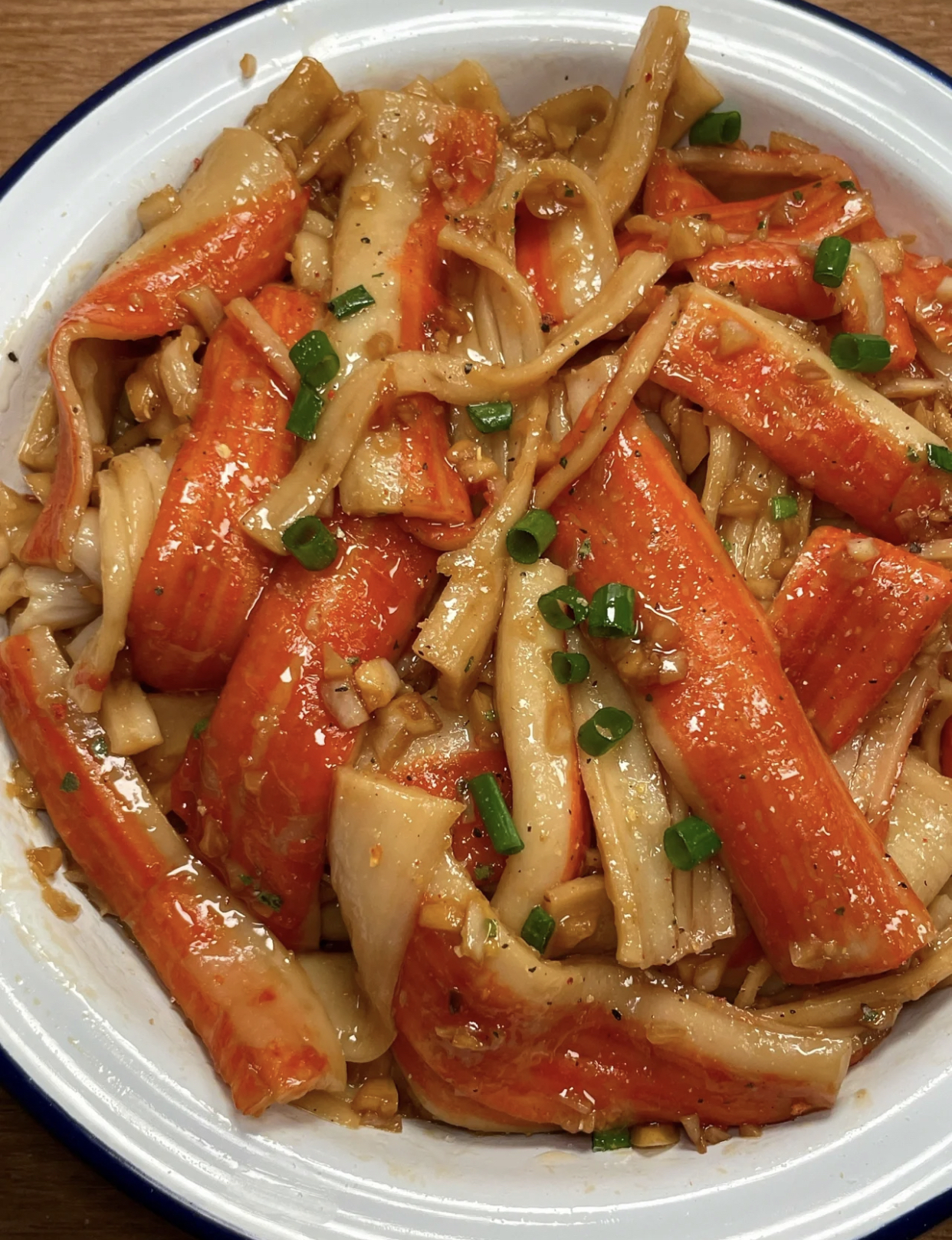 简单快手菜"蒜香蟹柳",谁吃谁上瘾!味道鲜美嫩滑,蒜香十足!