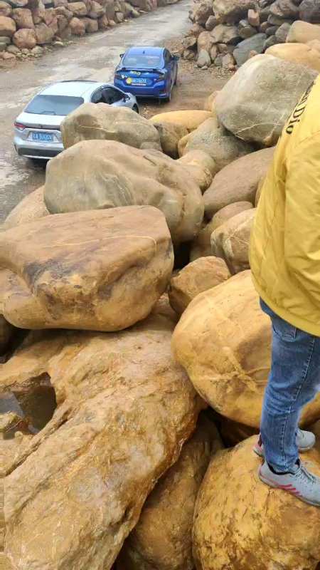 浙江黄蜡石厂家,场地实拍黄蜡石,黄蜡石出售-度小视