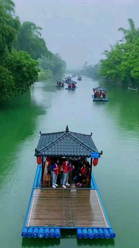 桂林山水两元人民币观景台青山绿水风景如画