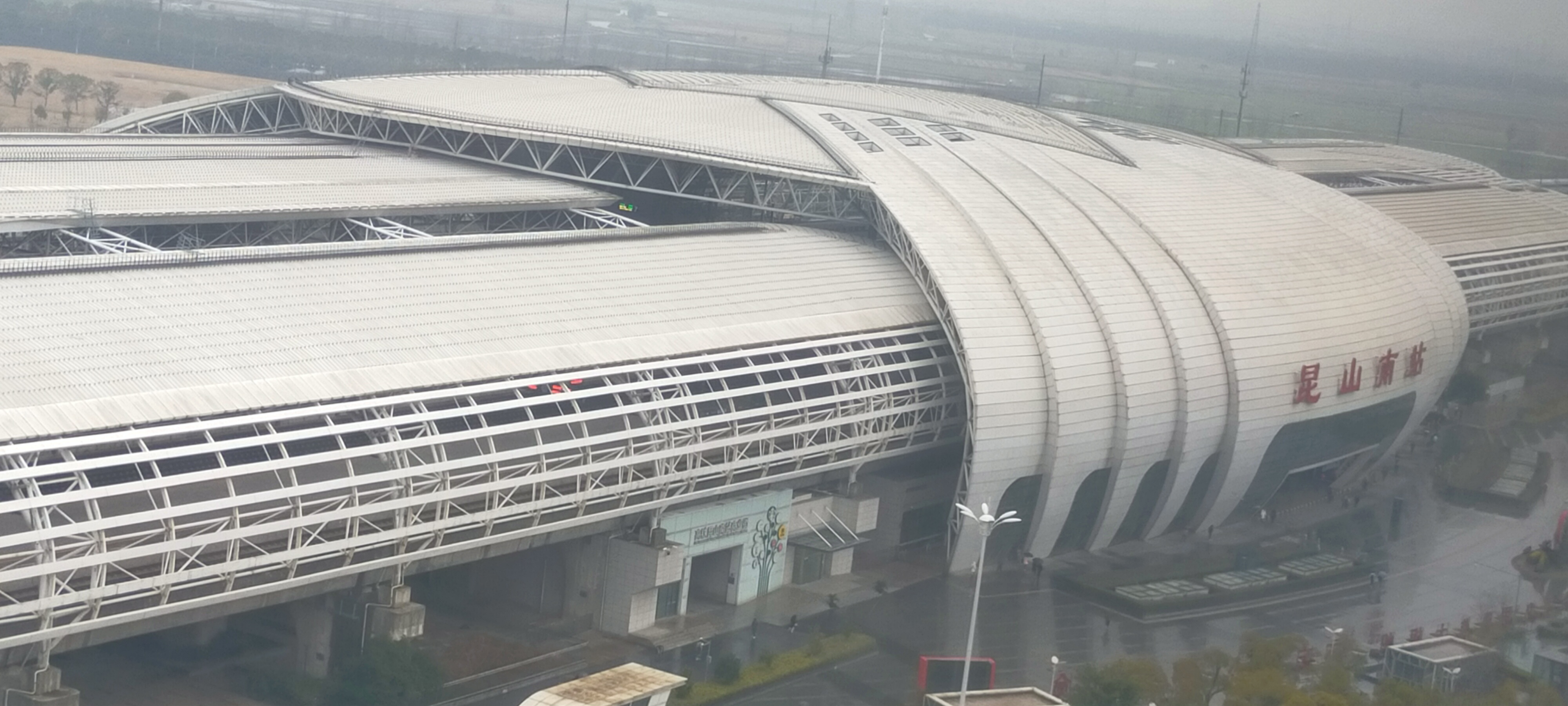 忙碌的昆山南站