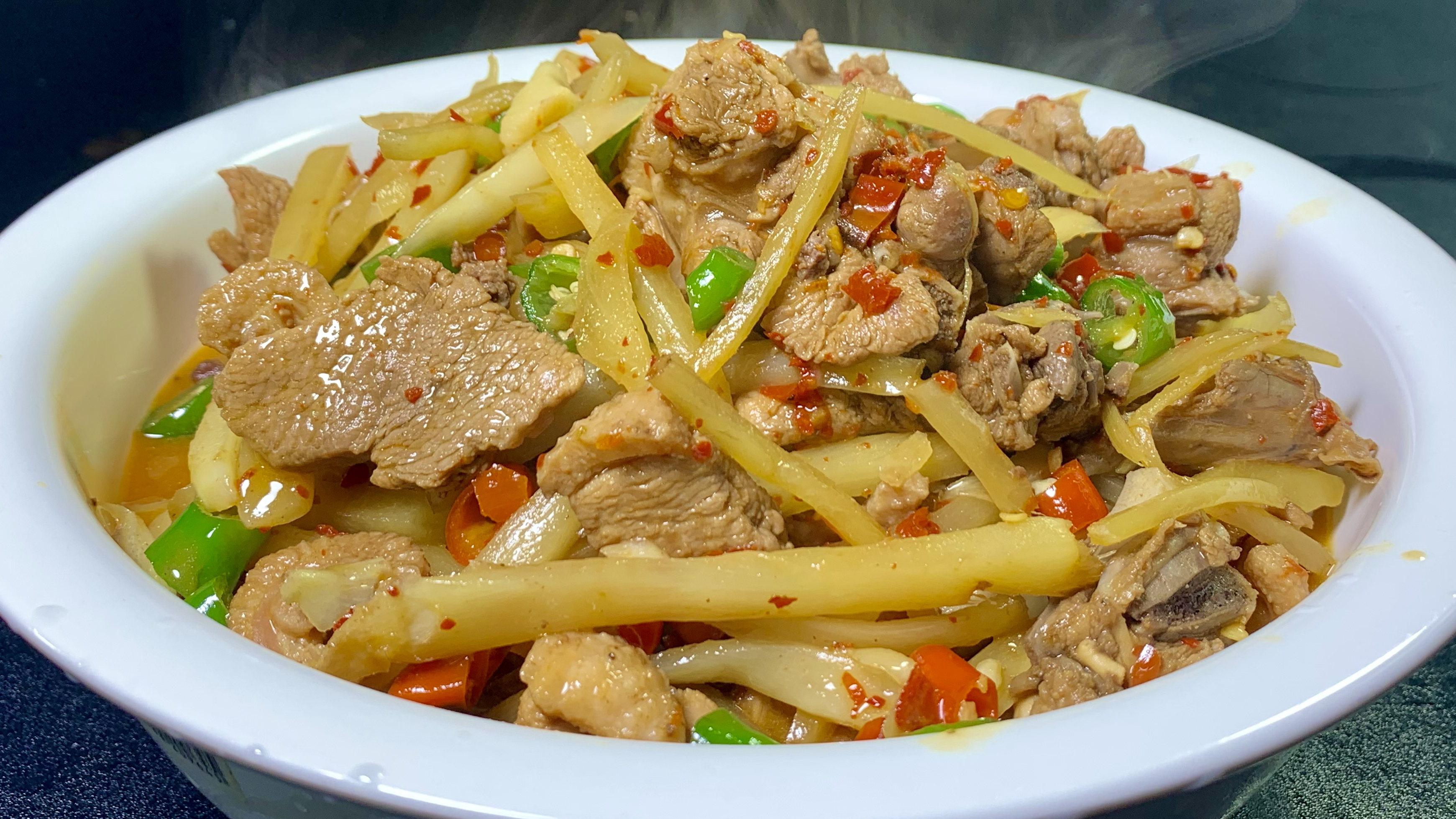 炒子姜鸭，不焯水不腌制，出锅鲜香脆辣无腥味，上桌都喜欢吃