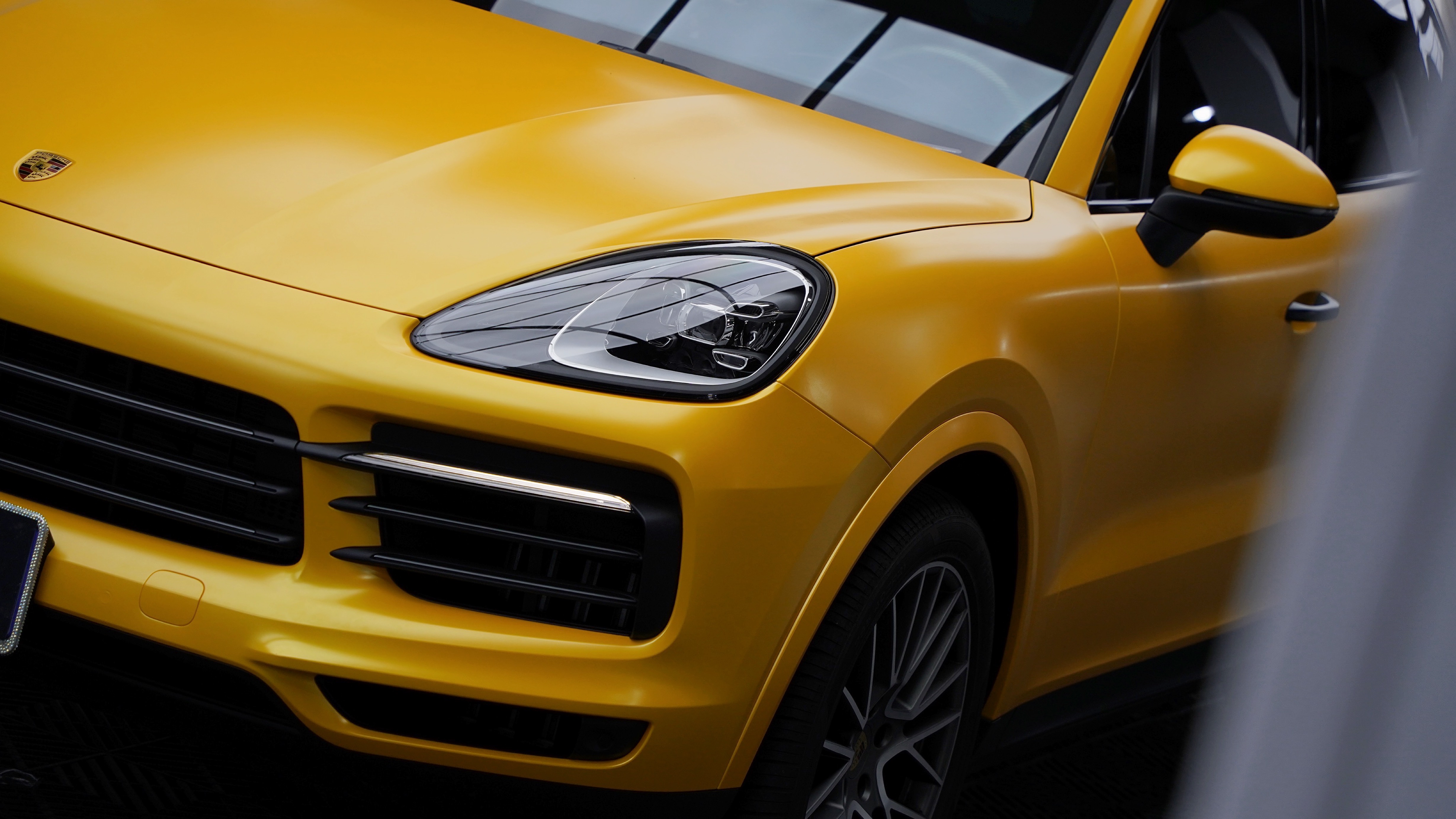 保时捷卡宴,装贴tmt改色膜-电光金属黄