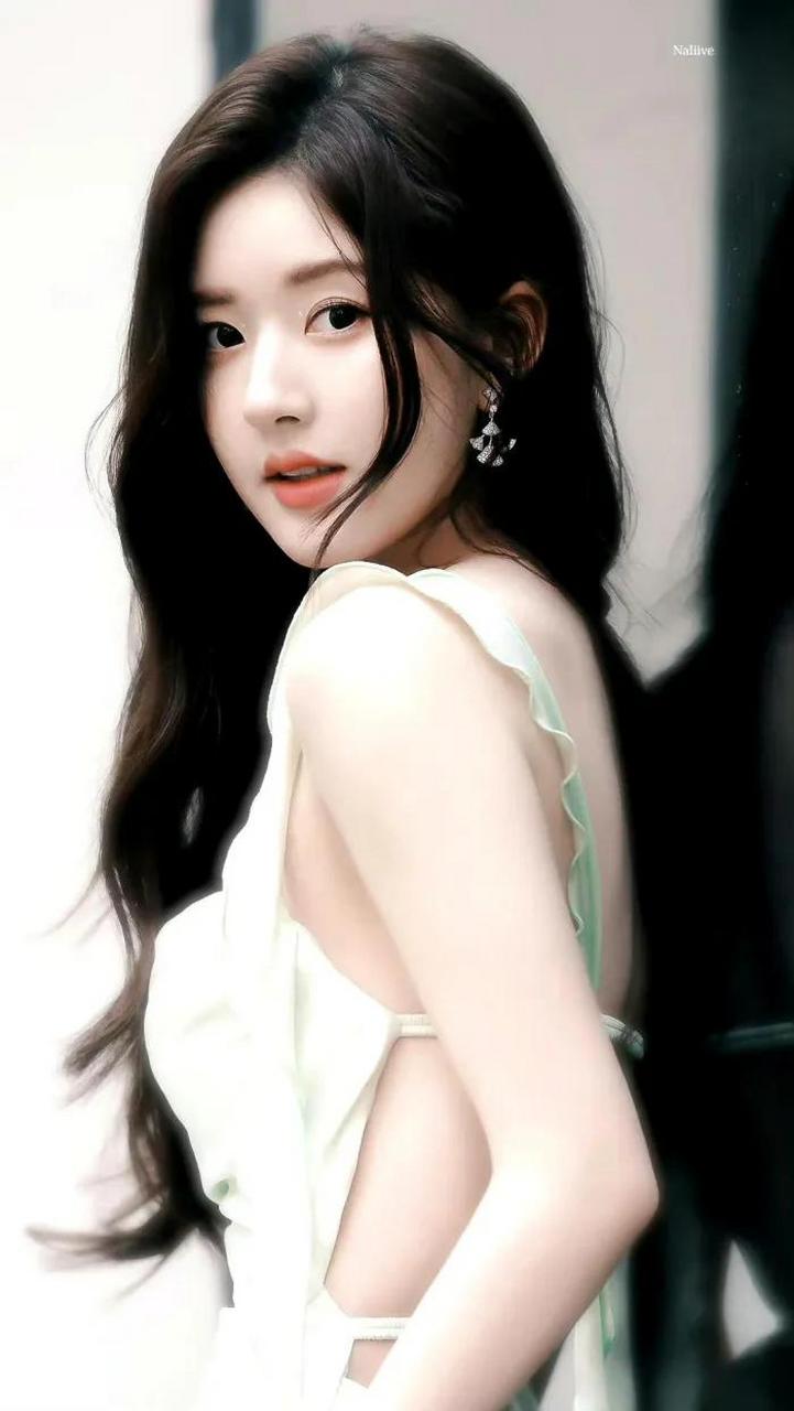 赵露思被质疑未穿内衣,身材过胖,这一事件引发了网友的热议.