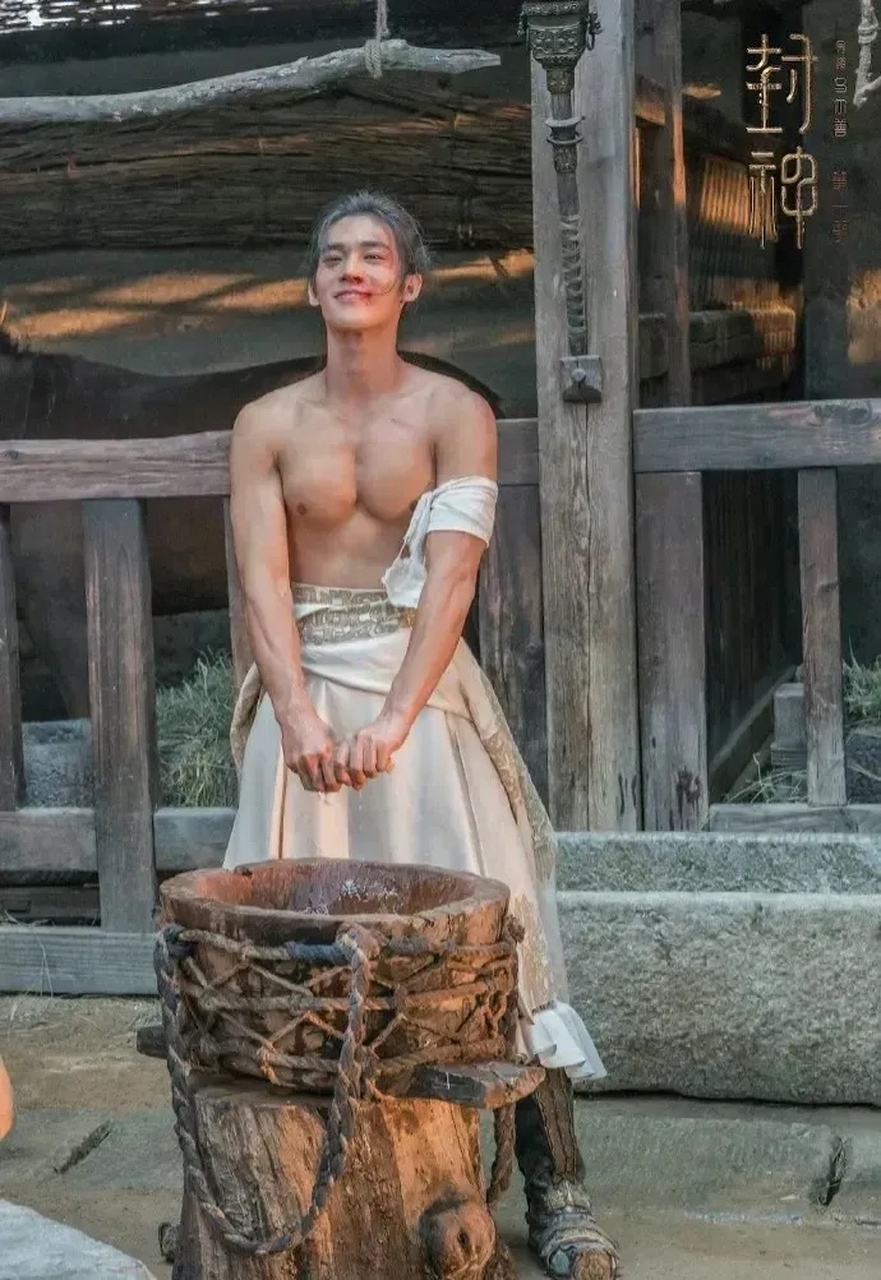 姬发可是从8岁开始就进入大商做质子,出场时已经16岁啦!