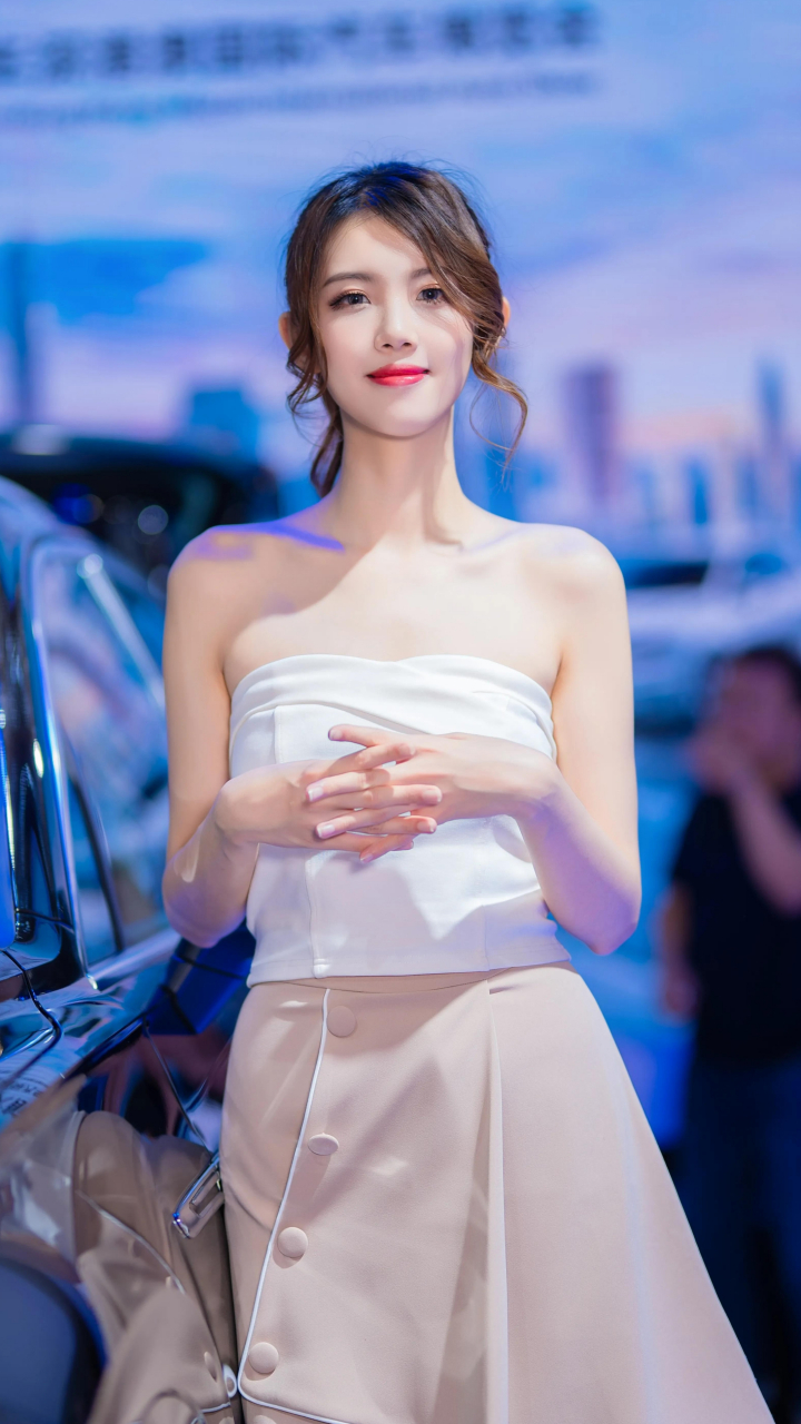 女神级车模～黄义婷[鲜花]