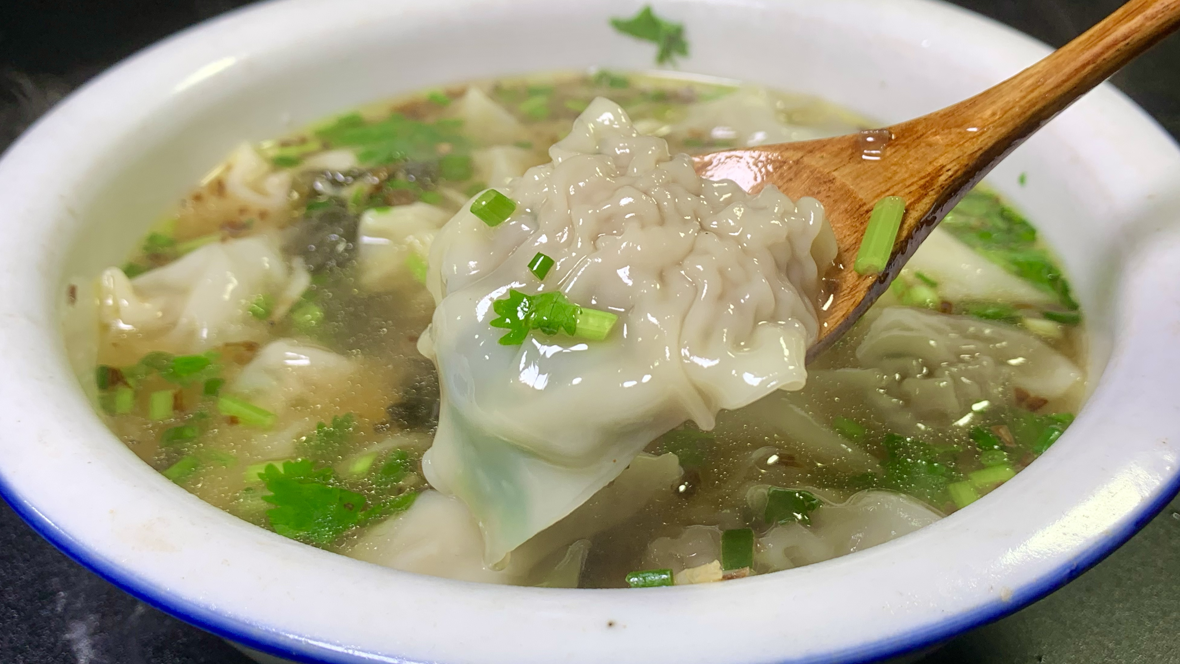 千里香馄饨的秘制配方来了，偷偷告诉你，肉嫩汤鲜，实在太好吃了