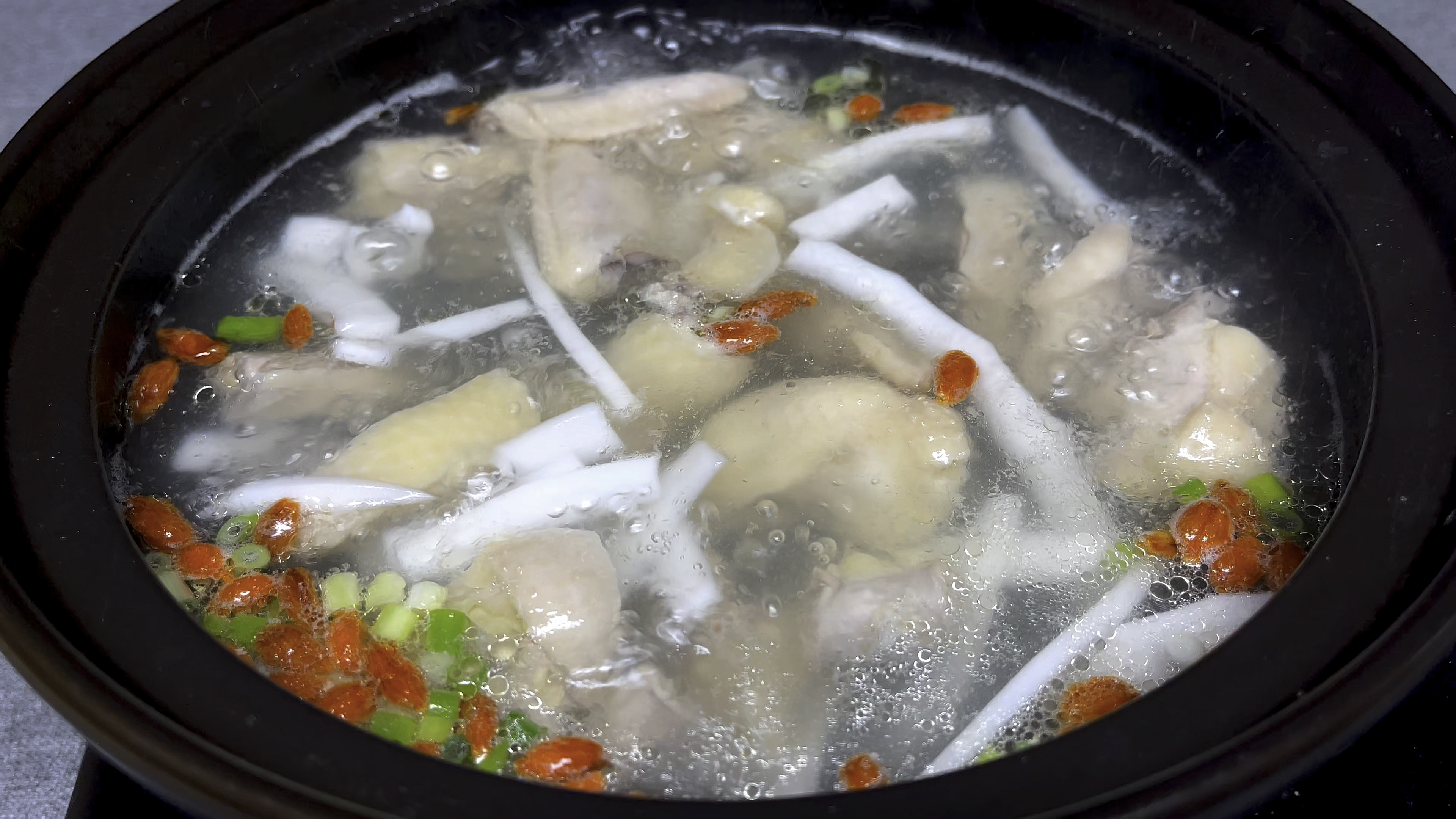 高考期间孩子吃什么才有营养,一定要试试这海南椰子鸡,鲜甜美味