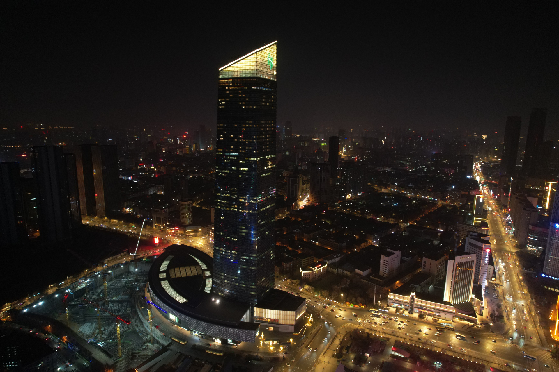 #摄影爱好者联盟# #中国美景大赏# #沈阳都市旅游圈# 市府恒隆广场(fo