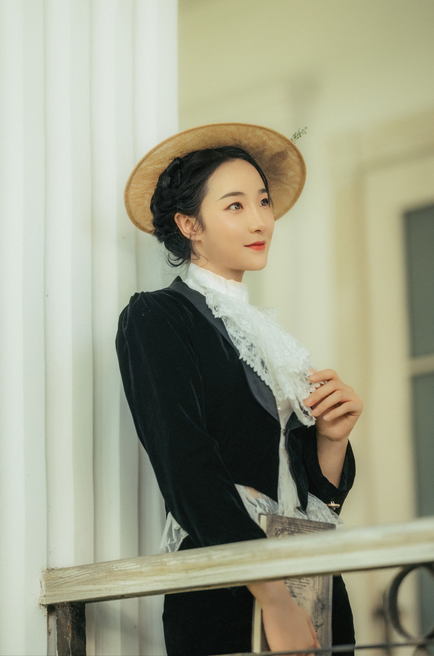 成熟稳重女人的优雅穿搭