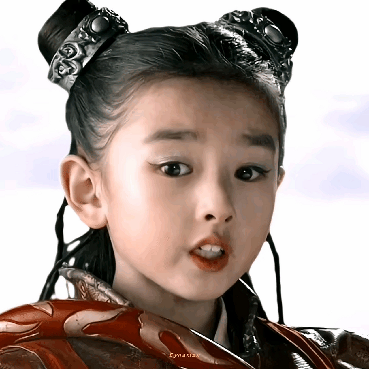 里有宋祖儿一个,  但她小时候我很喜欢,  就那个小哪吒,聪明伶俐的萌