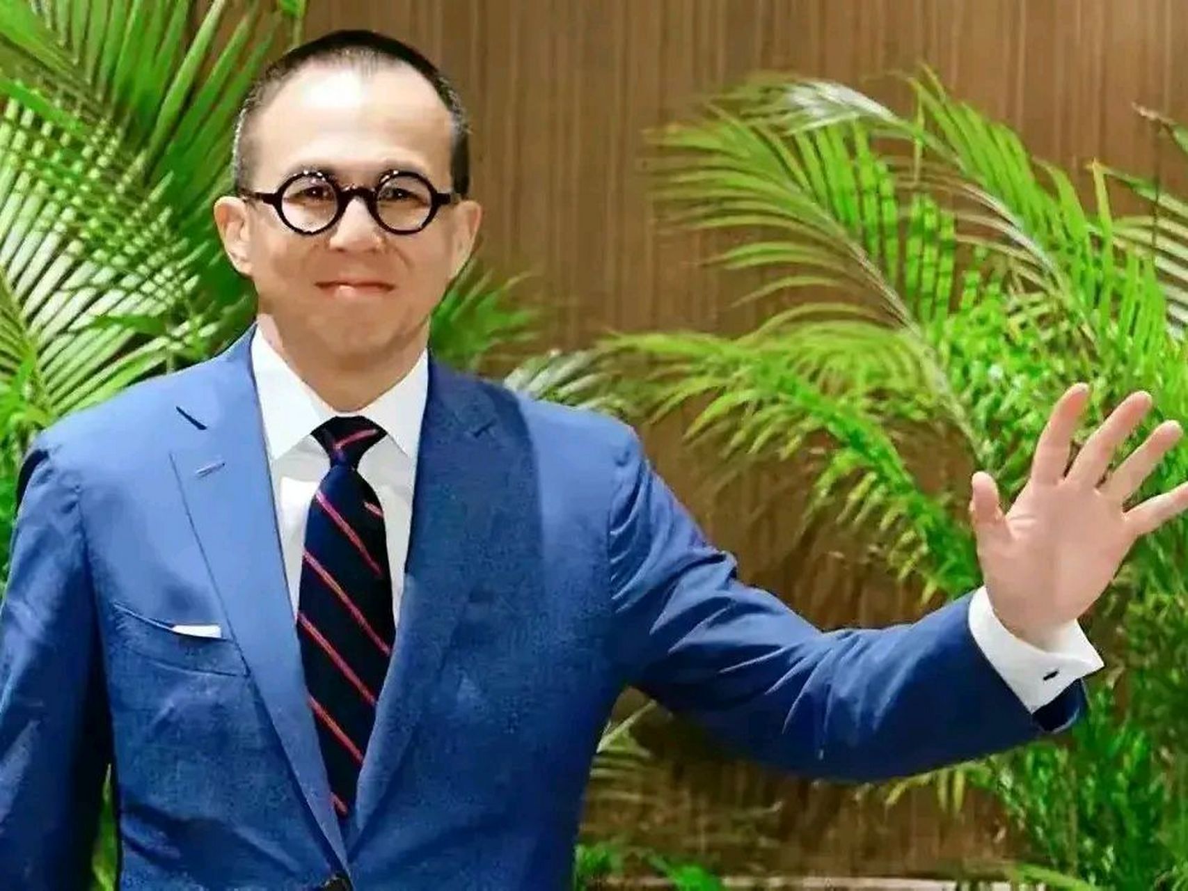 李泽楷的大儿子李长治在朋友婚礼上的照片曝光,展现出了他的出众气质