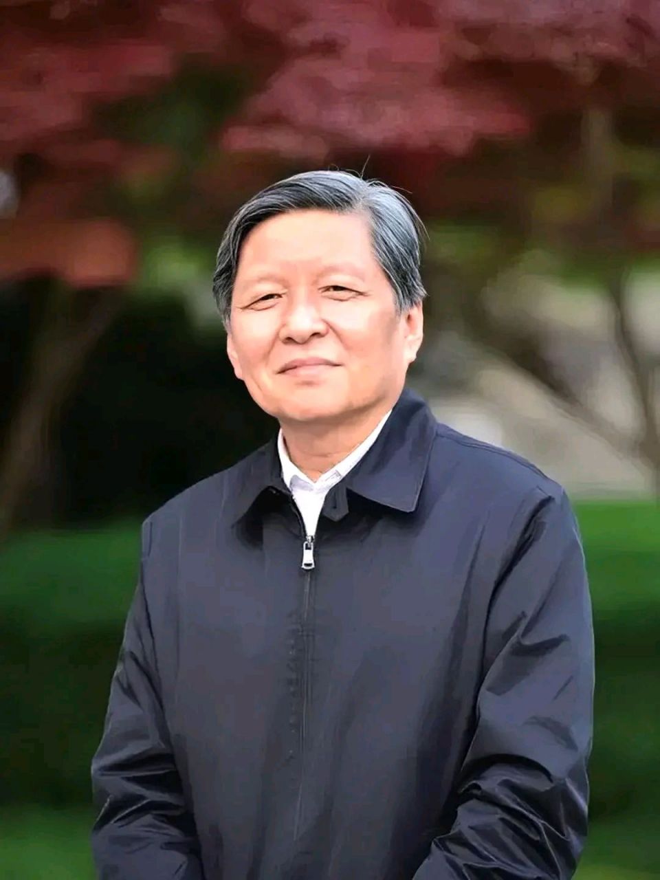 4,最慈祥的校长  点评:好多人是立志做大官,而他却是立志做大事.