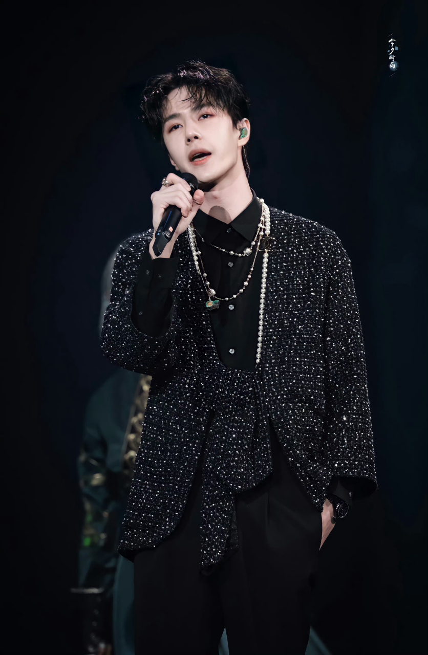 王一博# 王一博确认出席星光大赏,每一次活动都有神图出来,王一博