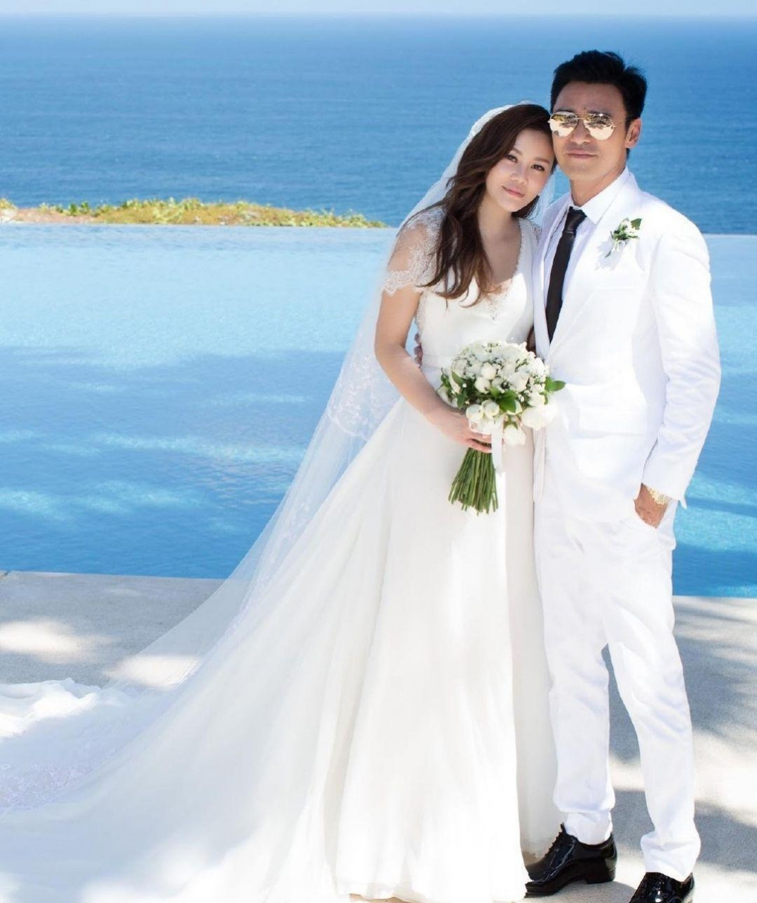 娱乐# #情感#  钟镇涛的人生经历充满了坎坷和挫折,尤其是在感情路上