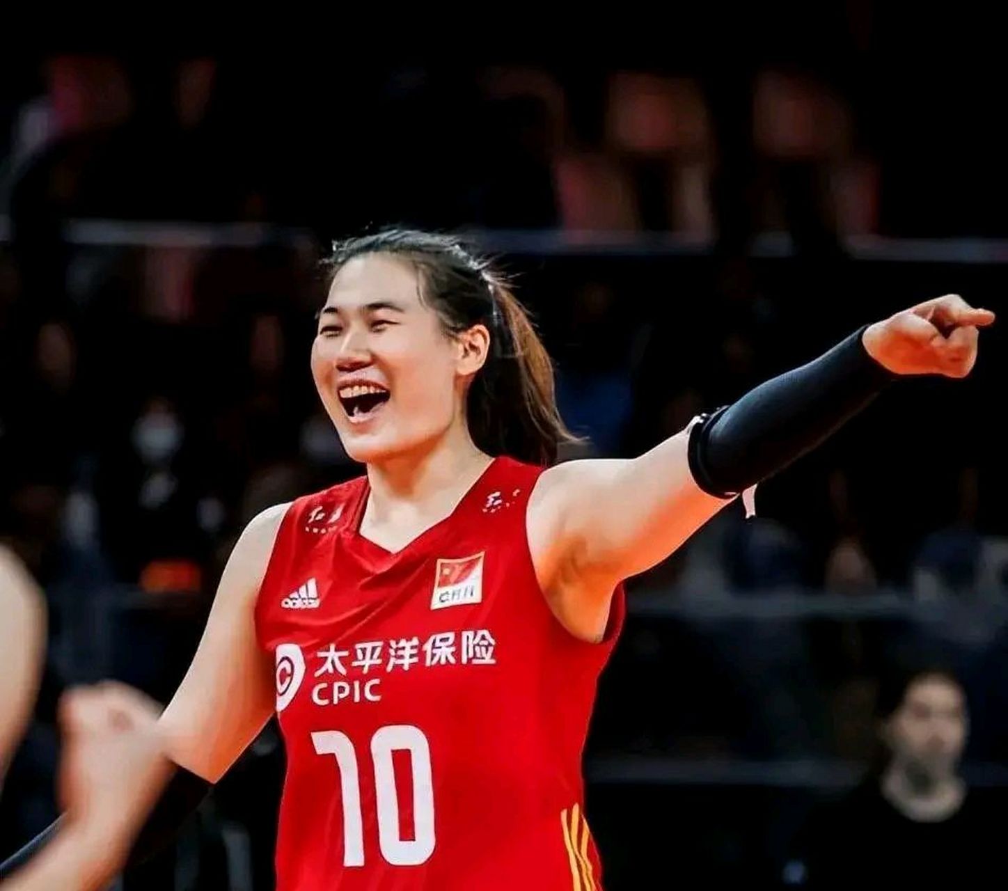 中国女排# 的主力主攻#王云蕗# 在与巴西女排的比赛中表现出色,她