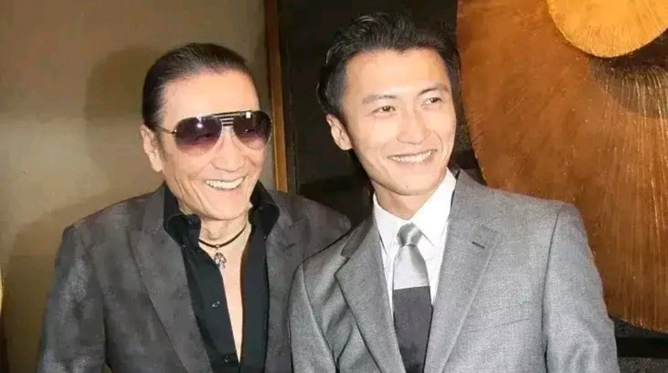 隐藏多年的遗嘱也终于公布,谢贤表示自己的过亿遗产,主要分配给了自己
