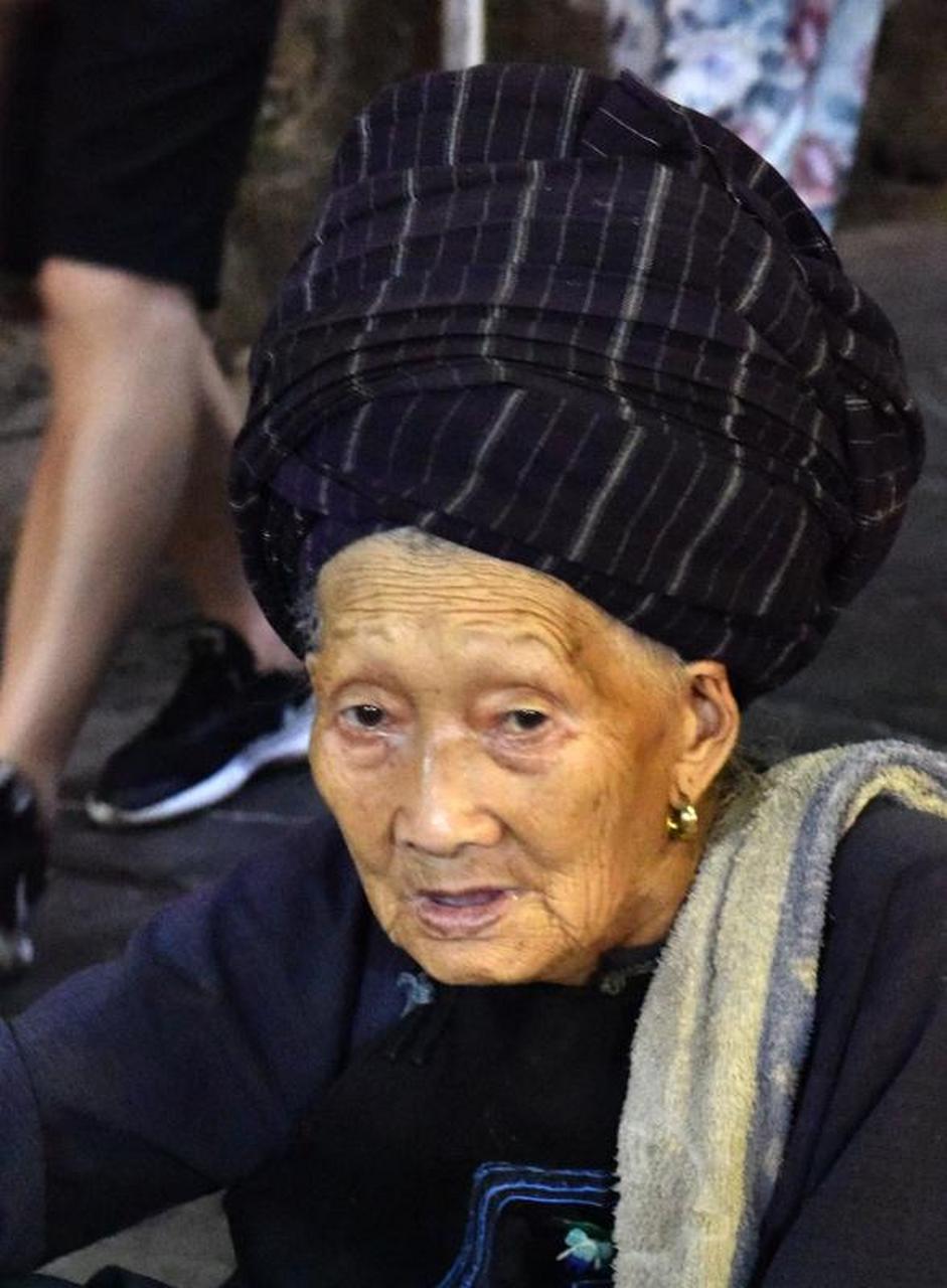 和蔼可亲使人敬