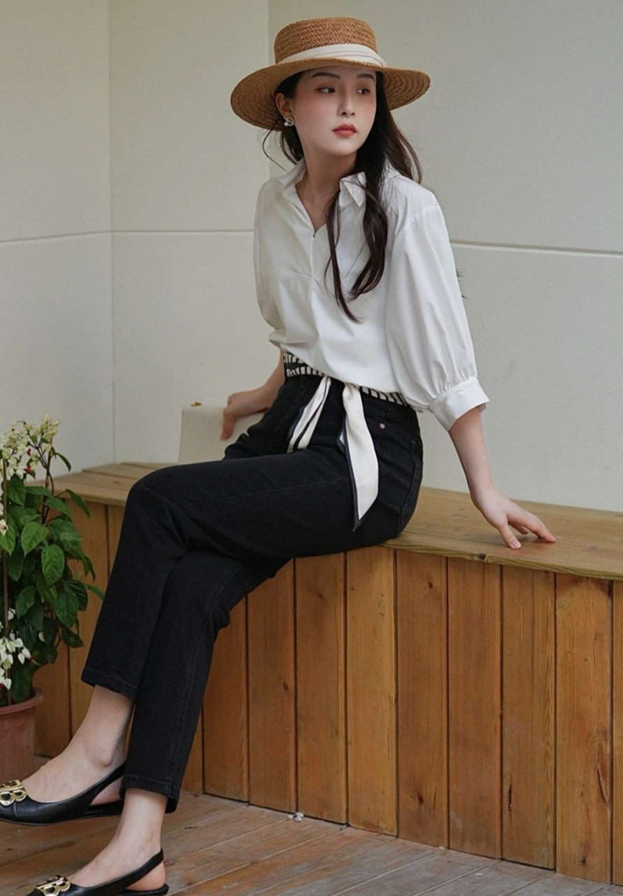 白衬衫搭配都好看,与黑色直筒牛仔裤搭配出简约气质