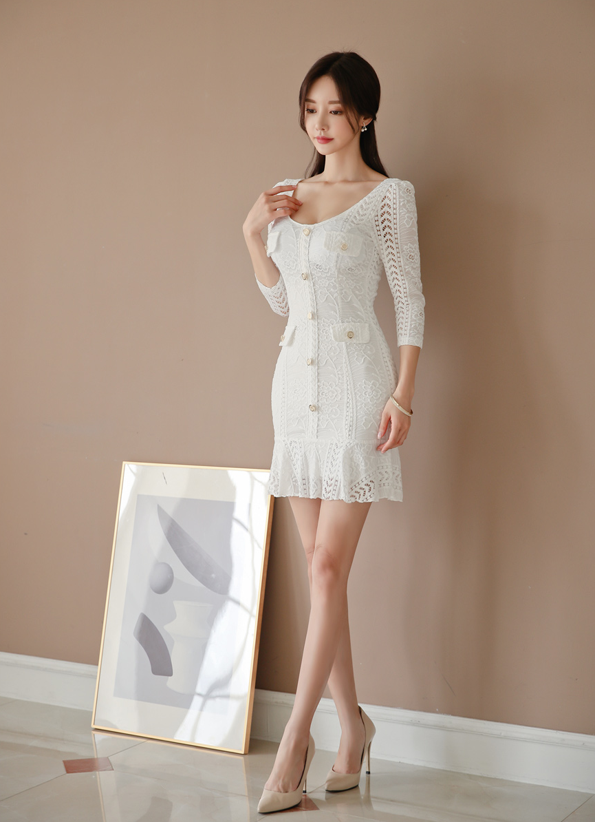 性感女神孙允珠,珍珠白低胸修身超短鱼尾裙穿搭,水嫩诱人