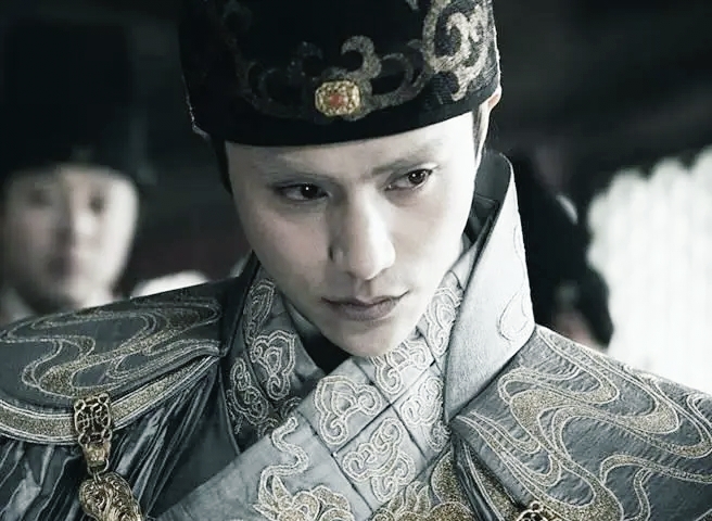 一起来看看太监排尿