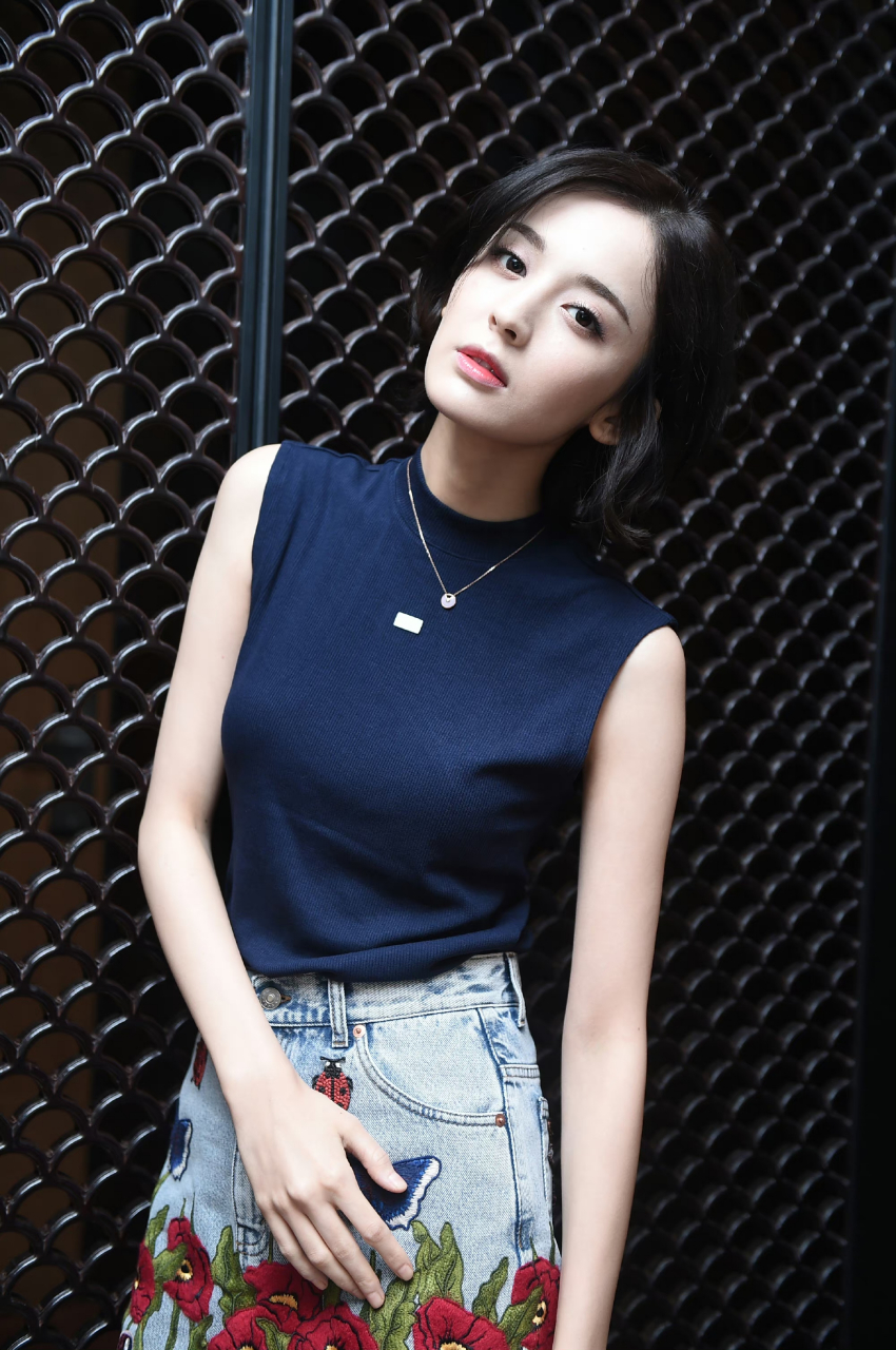 古力娜扎这组照片上热搜了,真的是美的不可方物#古力娜扎# #娱乐最