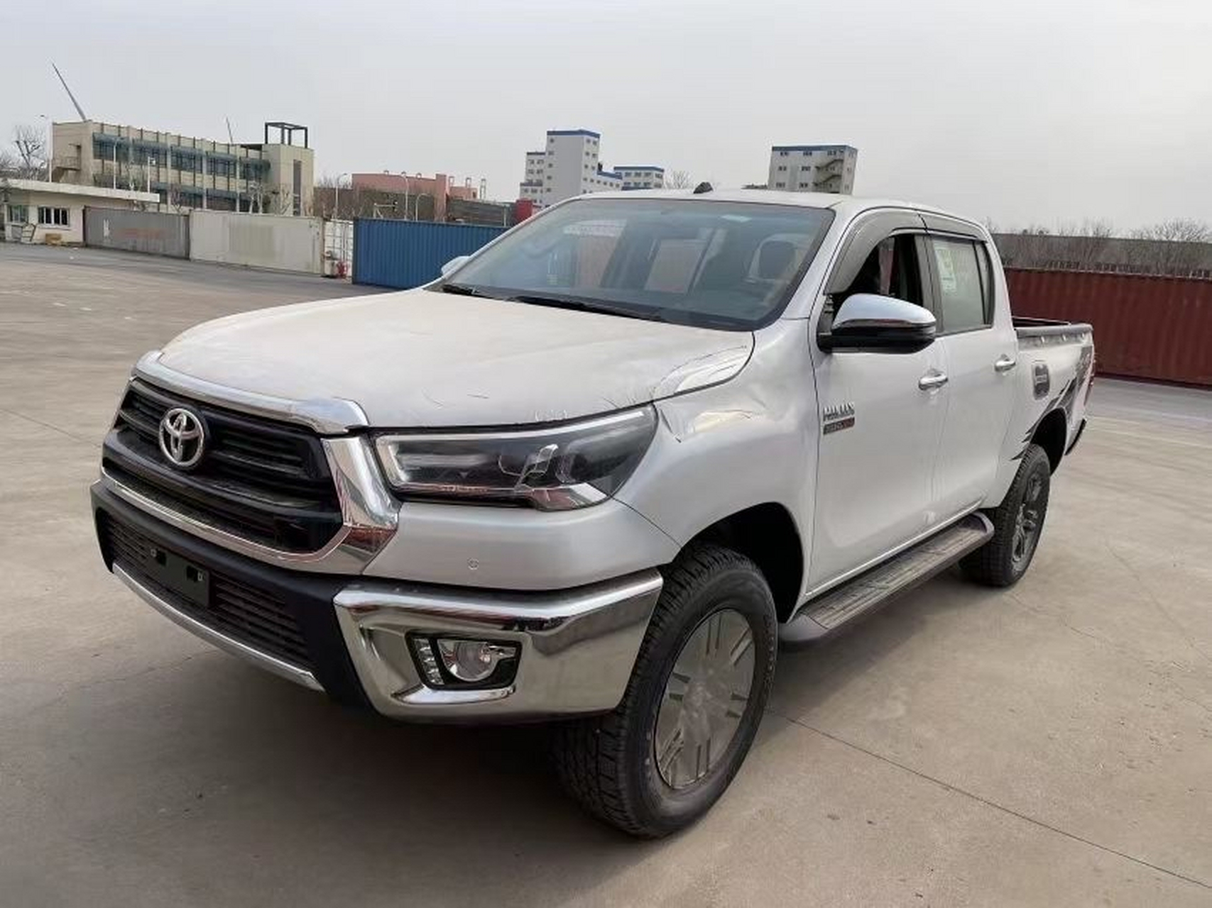 平行进口丰田海拉克斯2.8柴油皮卡