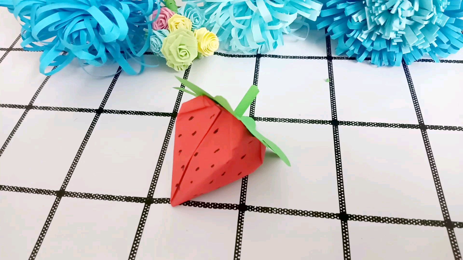 儿童创意手工制作,逼真的草莓折纸,教程简单,小朋友也可以做