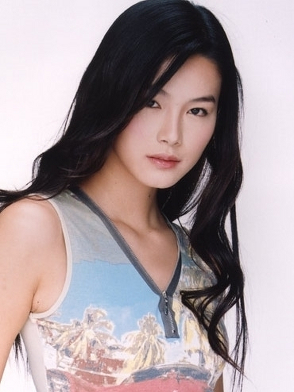 于娜是一位多才多艺的女艺人,她健康活力又清新,出演好多部影视剧,给