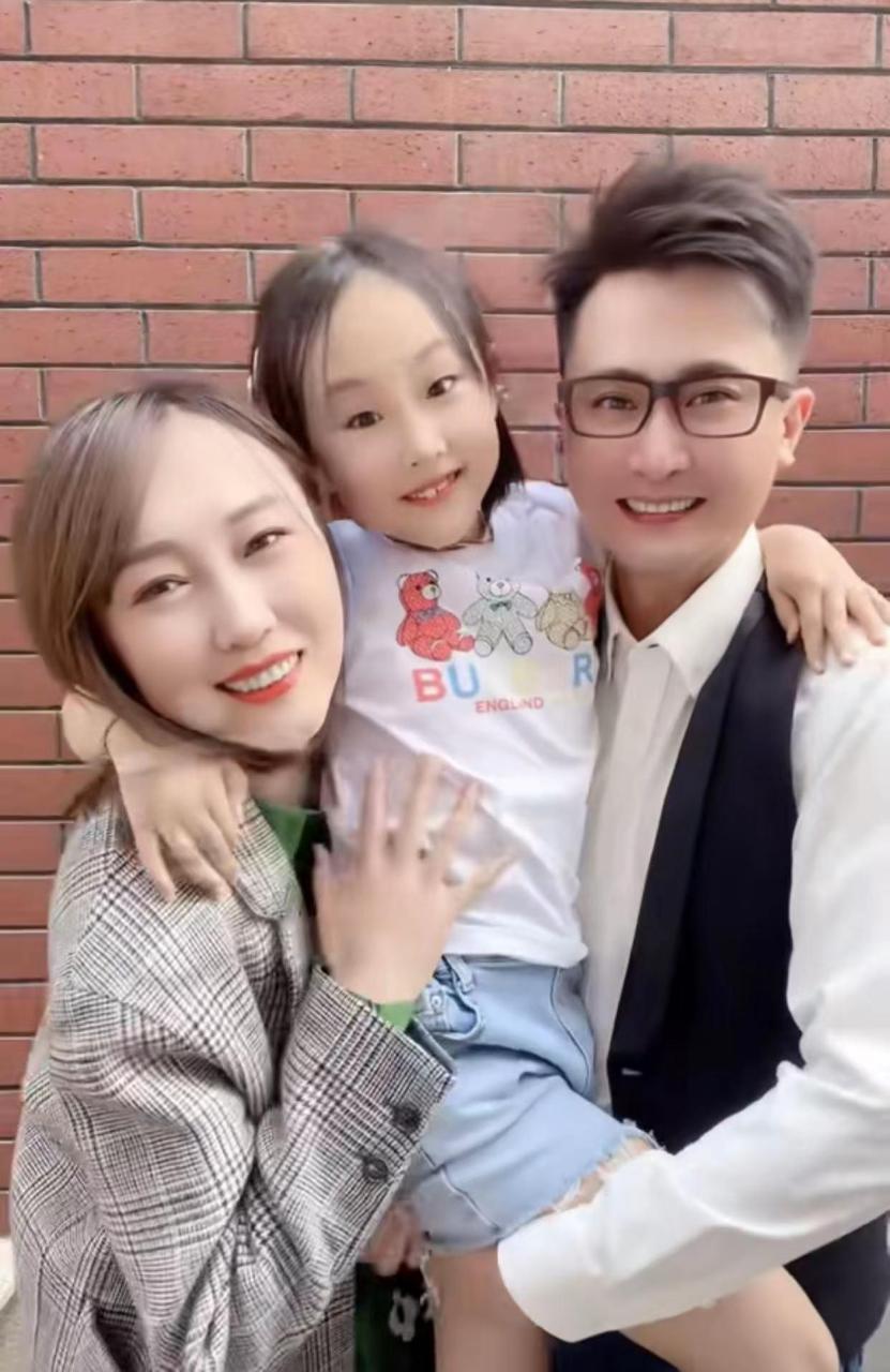 杨帆身高修长挺拔,1.