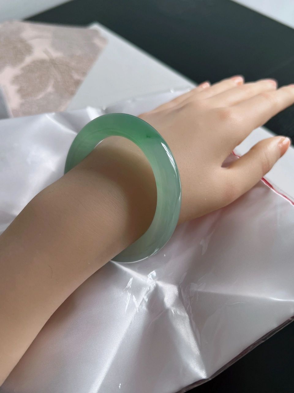 54圈口冰种满色圆条翡翠手镯 尺寸:54.7*12.5*9.