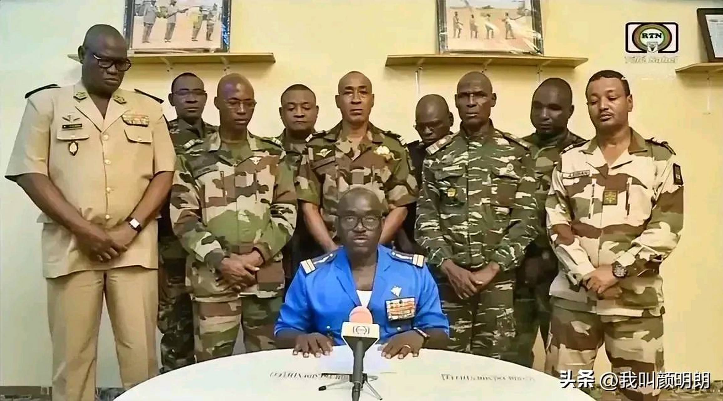 才发动军事政变的尼日尔军方,要求财政部长解释钱用到哪里去了,48小时