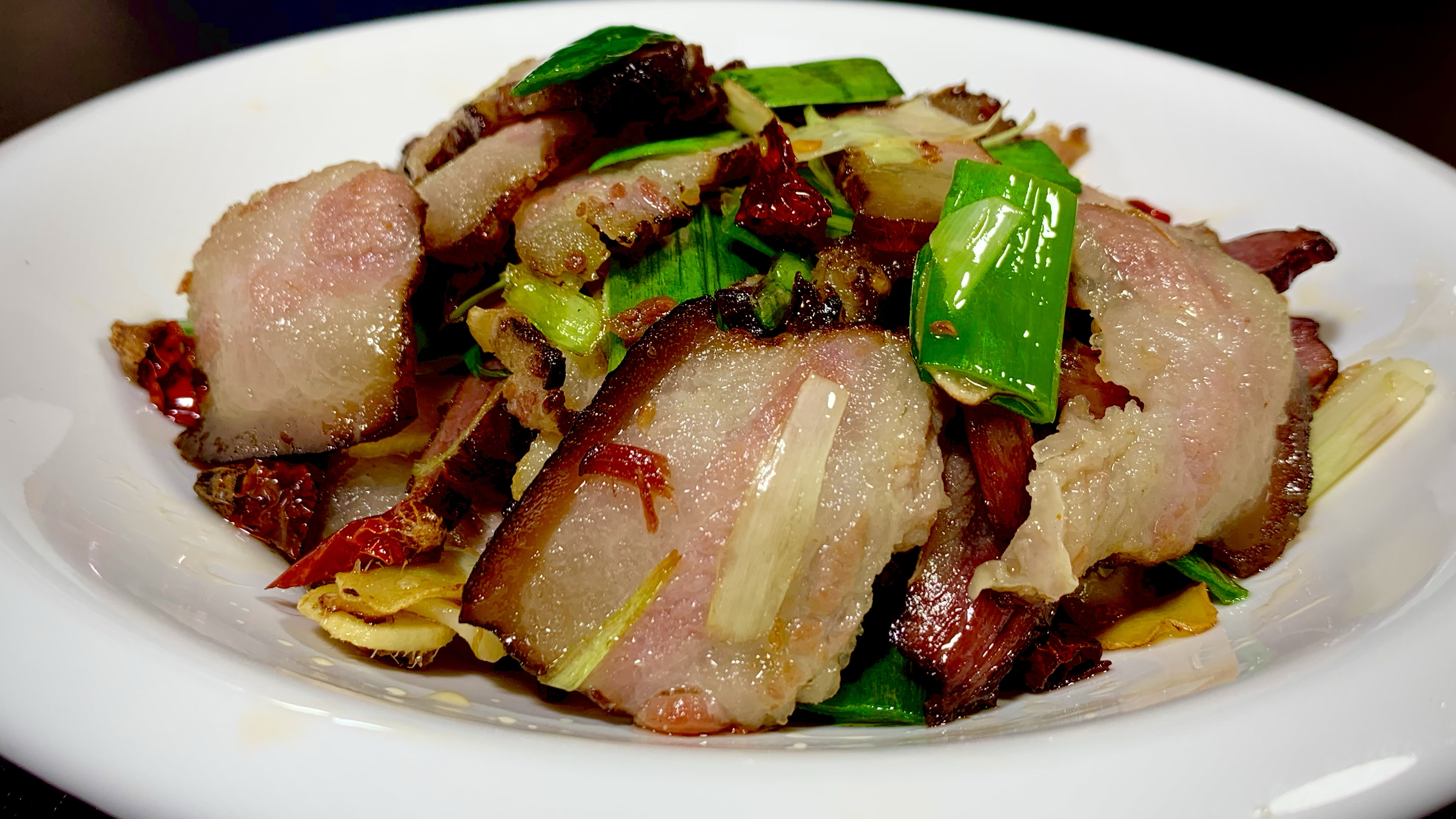 腊肉以后别直接下锅炒,阿朝教你关键一步,腊肉不咸也不硬太香了