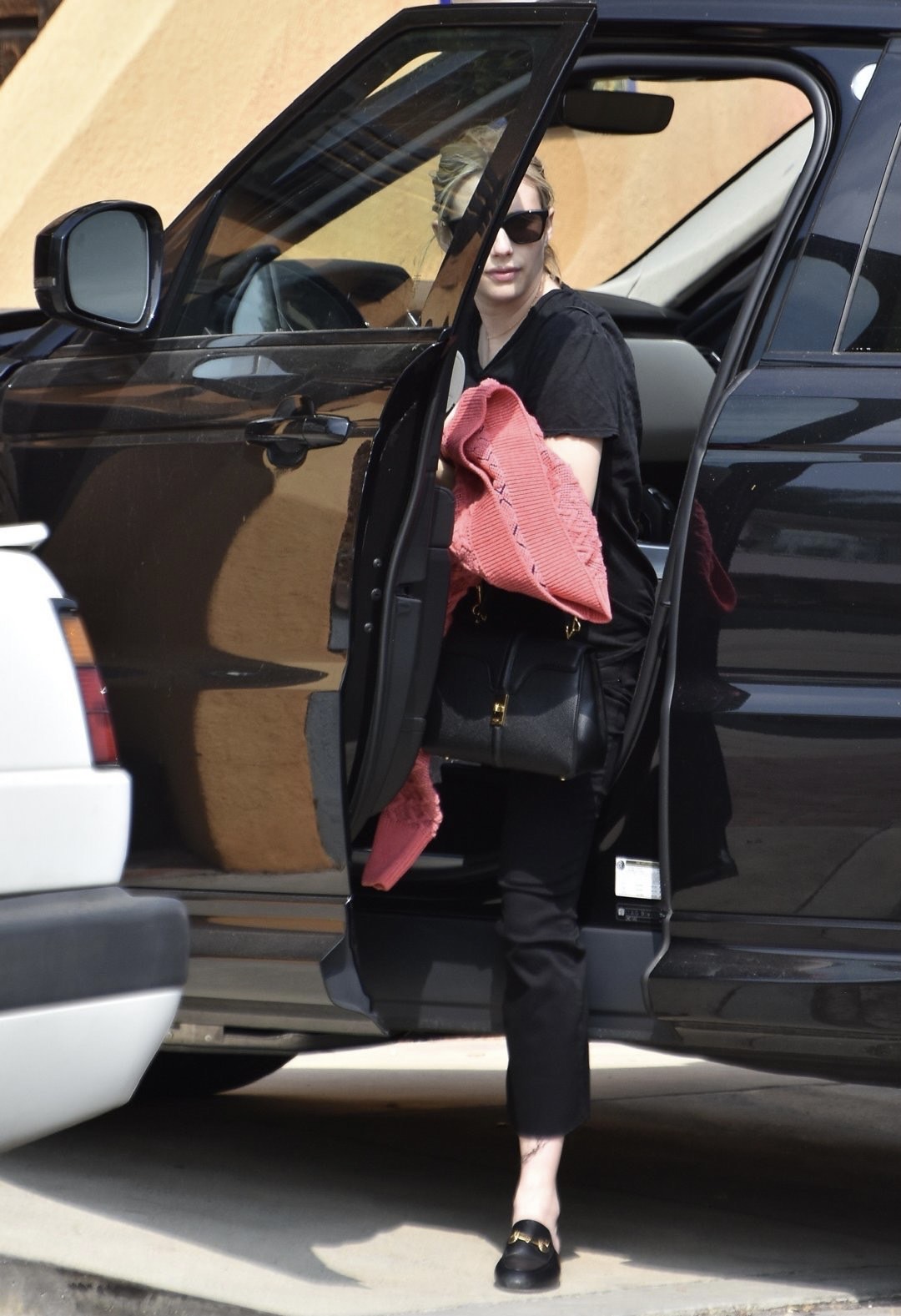 孕妈艾玛·罗伯茨(emmaroberts)在洛杉矶外出新街拍