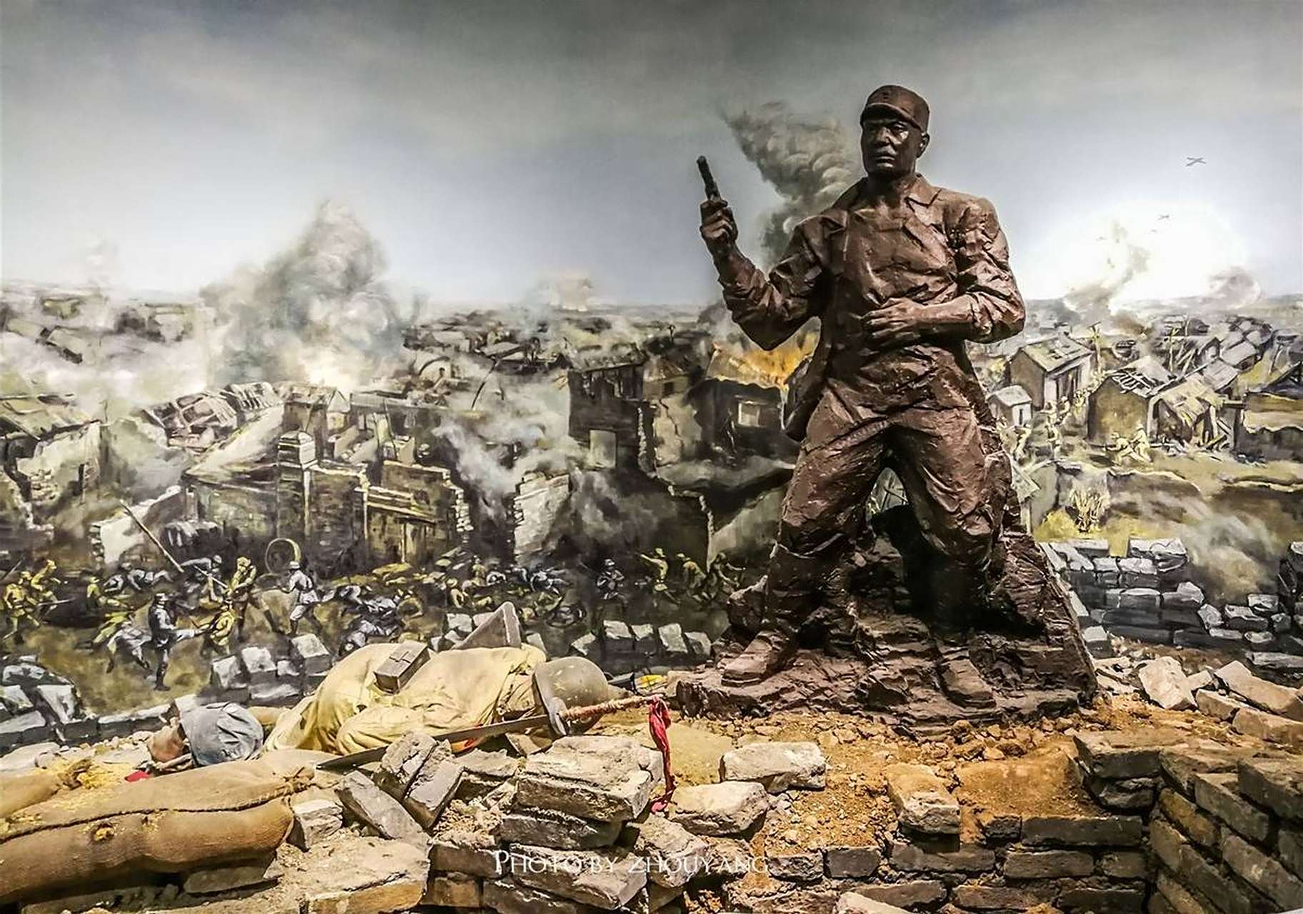 台儿庄会战胜利结束,此役共歼灭日军11984人,击毁日军坦克车30余辆